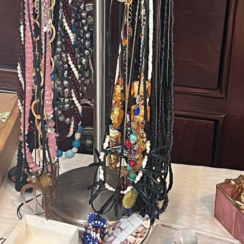 LIVE JEWELRY SHOW!! 8:30pm EST LIKE AND SHARE TO BE NOTIFIED💗♥️💗 - Picture 4 of 14